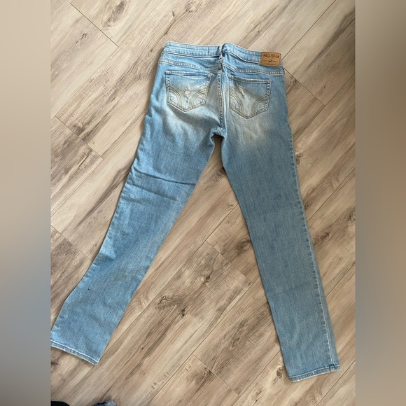 Hollister Ripped Denim Jeans - Picture 5 of 5